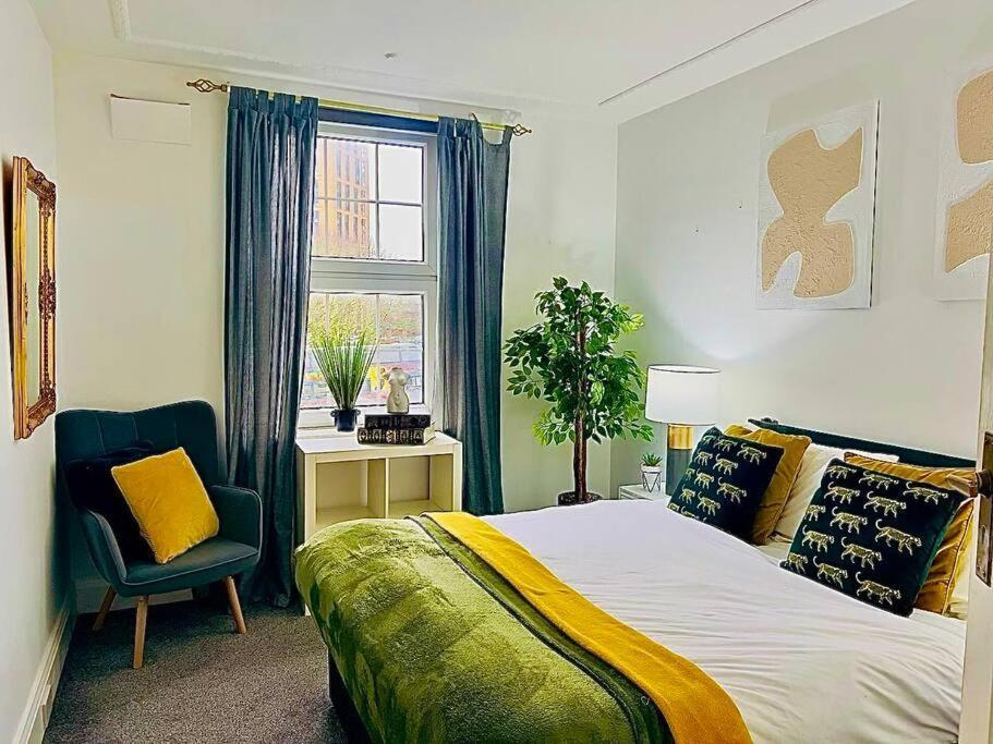Apartment Meadows Court - Wyndale Living - Mansion Style Birmingham