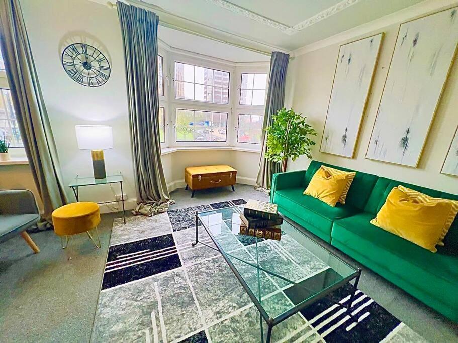 Meadows Court - Wyndale Living - Mansion Style Apartment Birmingham
